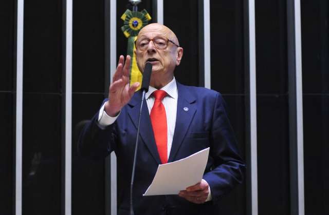 Uni&atilde;o muda texto e C&acirc;mara come&ccedil;a a discutir d&iacute;vida dos Estados hoje
