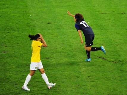  Brasil perde para o Japão e está eliminado do torneio feminino de futebol