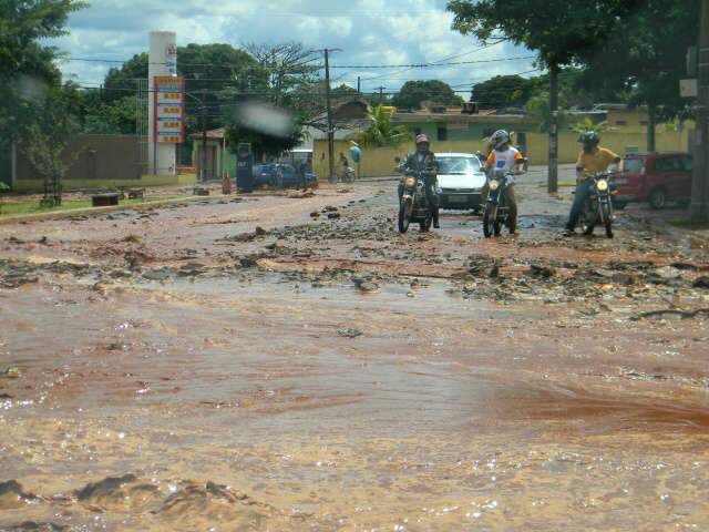  Leitores registram alagamentos e ruas com pedras e lama ap&oacute;s chuva