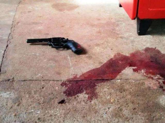 Policiais s&atilde;o recebidos a tiros em persegui&ccedil;&atilde;o, revidam e matam suspeito
