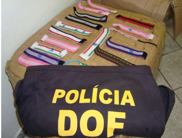 Traficantes tentam passar por BR com pulseiras cheias de coca&iacute;na