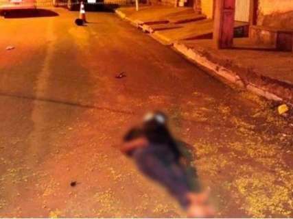 Homem encontrado morto na rua com 18 facadas tinha 27 anos 