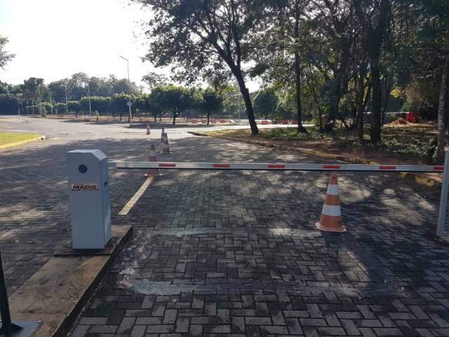 Em dia de feriado, rotina est&aacute; normal no Parque dos Poderes nesta ter&ccedil;a