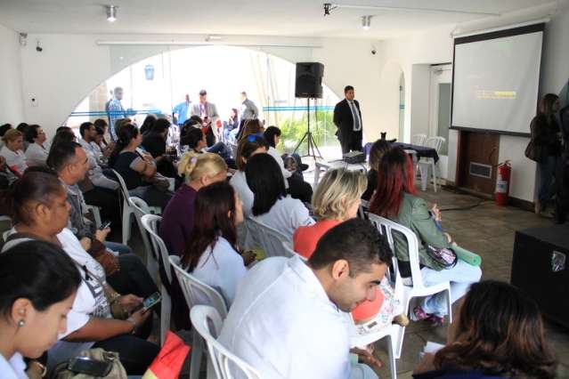 Enfermeiros pedem apoio de vereadores e exigem reuni&atilde;o com prefeito