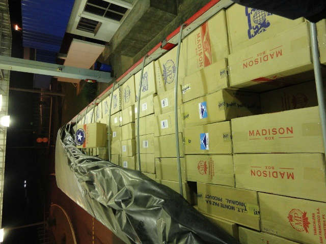  Receita apreende carreta transportando 300 mil de ma&ccedil;os de cigarros em Eldorado 