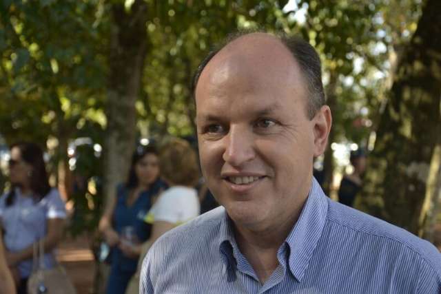 PMDB cr&ecirc; em apoio de PT do B, PR e PDT e Nelsinho j&aacute; conversa com PSDB