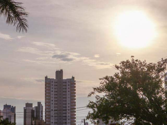 S&aacute;bado no Estado tem previs&atilde;o de chuva, mas temperaturas continuam altas