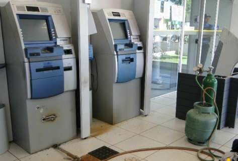  Quadrilha rouba R$ 50 mil de caixa eletrônico do Banco do Brasil em Sonora  