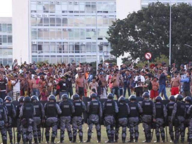 &Iacute;ndios do MS participaram de protesto que terminou em confus&atilde;o no DF