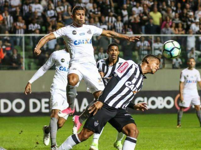 Vanderlei brilha, Santos marca no fim e derrota o Atl&eacute;tico em MG