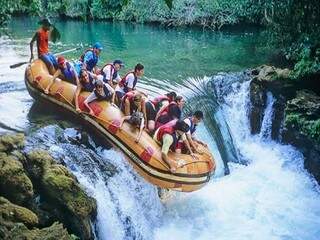 Rios de água cristalina e cachoeiras atraem turistas do mundo todo a Bonito: destino consolidado. (Foto: Reprodução)