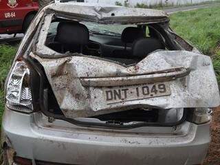 Veículo ficou totalmente destruído após acidente na rodovia (Foto: O Correio News)