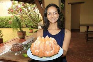 Lívia deixou para trás a carreira de funcionária pública para se dedicar aos bolos  (Foto: Gerson Walber)