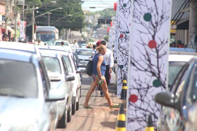 Com pouca fiscaliza&ccedil;&atilde;o, pedestre se arrisca e at&eacute; decora&ccedil;&atilde;o vira problema