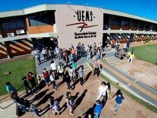 Alunos no retorno as aulas na Uems de Campo Grande (Foto: Divulgação)