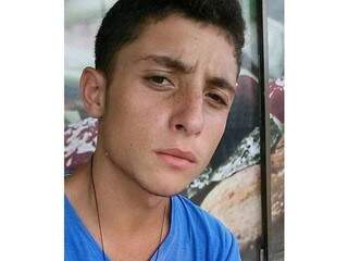 Pol&iacute;cia prende suspeitos de matarem adolescente espancado 