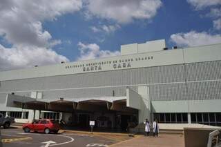 Santa Casa de Campo Grande. Hospital suspendeu cirurgias eletivas. (Foto: Arquivo)