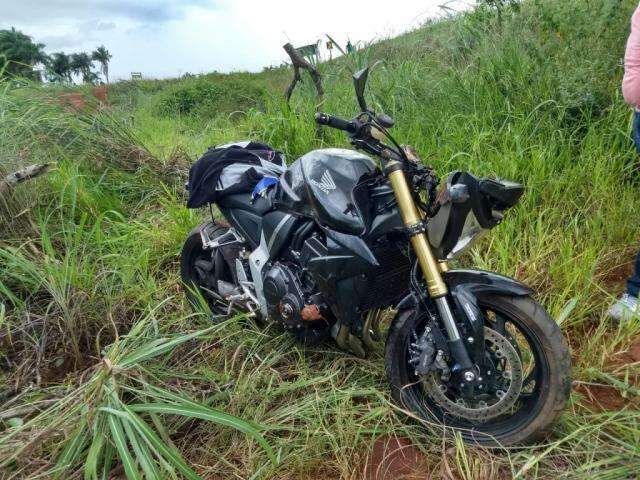 Homem morre em acidente que deixou moto partida ao meio