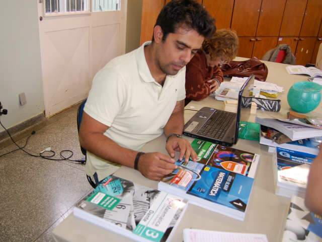  Professores de escolas estaduais come&ccedil;am a discutir livros did&aacute;ticos para 2012