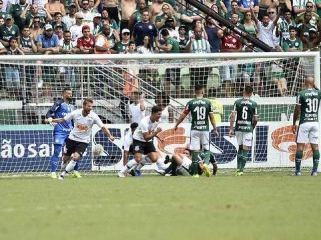 Palmeiras tenta reverter gol aos 7 minutos, mas Corinthians vence por 1 a 0