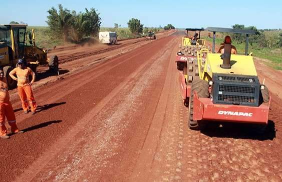 Simone inaugura v&ocirc;o em Tr&ecirc;s Lagoas e visita obras em Santa Rita do Pardo