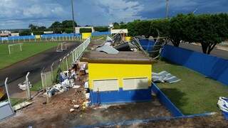 Bar localizada no estádio Laertão, ficou destelhado com o vento forte. (Foto: Costa Rica em Foco)