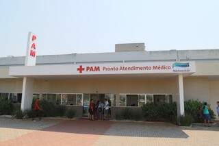 Para evitar punições, direção do Hospital Regional busca agilizar atendimento de pacientes nos corredores. (Foto:Fernando Antunes) 
