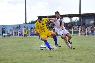 No estádio Jacques da Luz (Moreninhas), em Campo Grande, o Novoperário goleou o Cene por 5 a 1. (Foto: Alcides Neto)