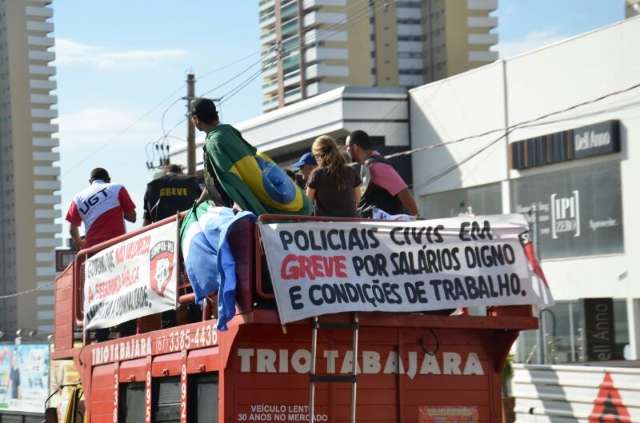 Policiais civis partem para 2&ordm; dia de press&atilde;o contra projeto de reajuste