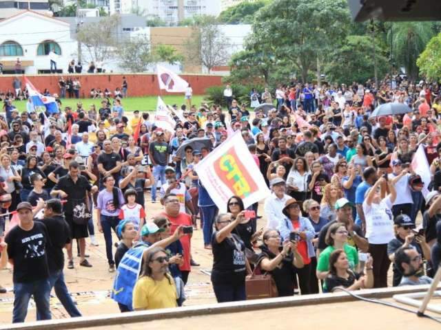 Na Pra&ccedil;a do R&aacute;dio, professores protestam contra reforma da previd&ecirc;ncia