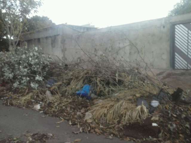 Entulho em rua do Bom Jardim &eacute; reclama&ccedil;&atilde;o de moradores