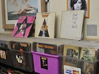 Os discos de vinil são os itens mais vendidos.  (Foto: Alcides Neto)