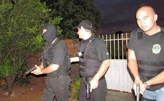Policiais cumprem mandados de prisão. Foto: Divulgação PC