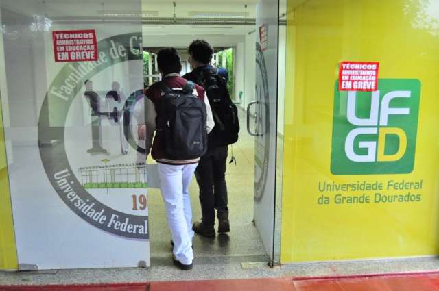 M&eacute;dicos do HU fazem reuni&atilde;o e podem aderir &agrave; greve de servidores da UFGD