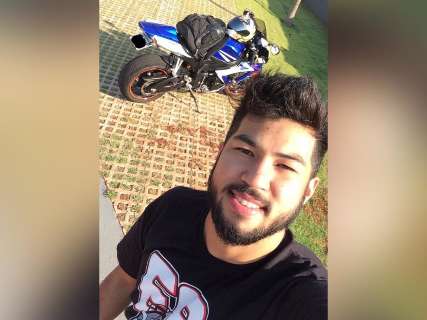 Colisão entre motos mata motociclista na hora na Avenida Zahran