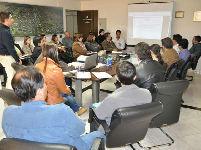  Reuni&atilde;o define primeiras a&ccedil;&otilde;es do Plano de Saneamento B&aacute;sico de Chapad&atilde;o do Sul
