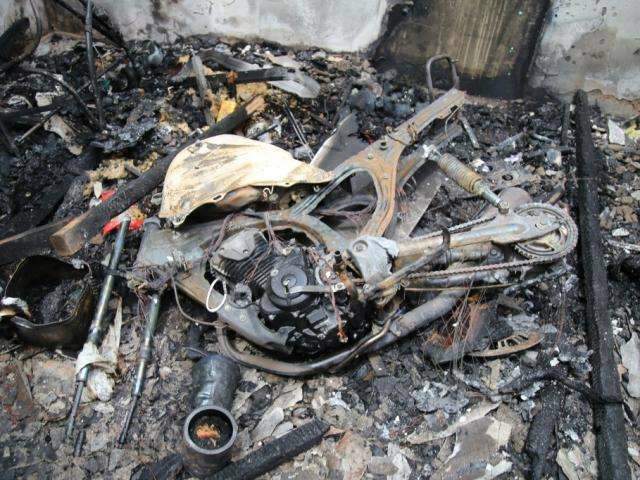 Desabrigada, fam&iacute;lia que perdeu tudo em inc&ecirc;ndio depende de doa&ccedil;&otilde;es e favores