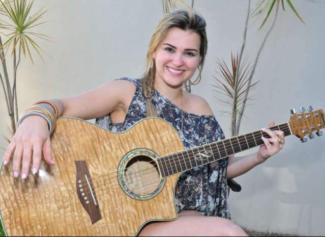 H&aacute; seis meses investindo em CD solo, Izabela Costa prepara novo show