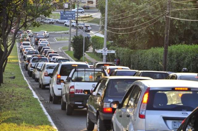 Ap&oacute;s 9 meses, prefeitura licita obra para p&ocirc;r sem&aacute;foros em rotat&oacute;ria 