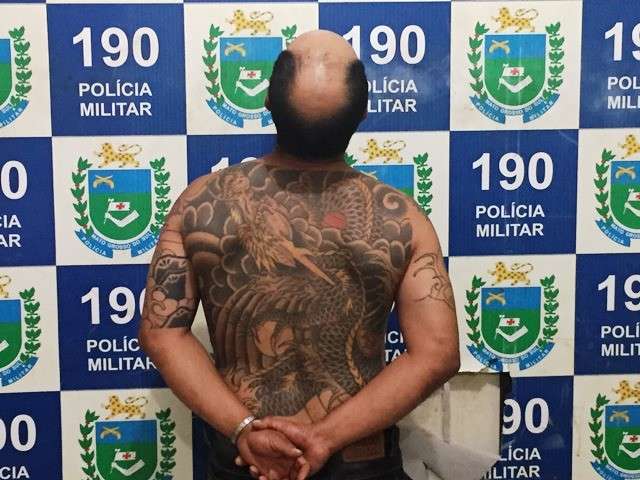 Depois de espancar esposa, homem amea&ccedil;a e debocha da pol&iacute;cia