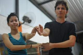 De uma dança para outra a posição das mãos faz toda a diferença. (Foto: Alcides Neto)
