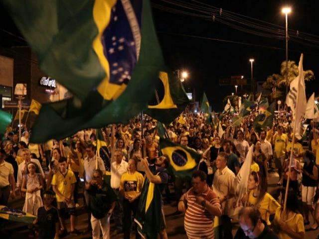 &quot;Lula na Papuda&quot;: protesto na Afonso Pena vai da Para&iacute;ba at&eacute; a Furnas 