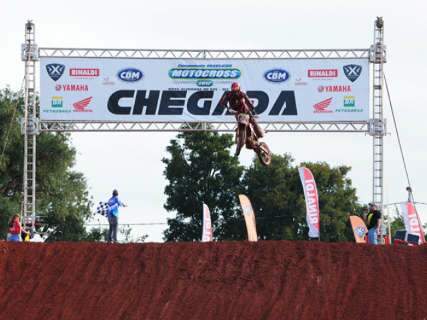  Adam Chatfield conquista etapa do MS no Brasileiro de Motocross