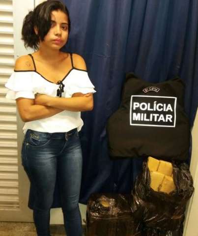 Jovem &eacute; presa na rodovi&aacute;ria tentando embarcar com quase 30 kg de maconha