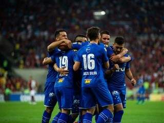 Cruzeiro faz 2 a 0 no Flamengo e alcan&ccedil;a vantagem na Libertadores 