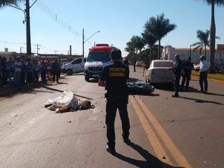 Em outro acidente, um motociclista morreu após ser esmagado por caminhão (Foto: Cido Costa/Dourados Agora)
