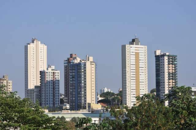 Domingo amanhece com c&eacute;u aberto e previs&atilde;o &eacute; de calor de 38&ordm;C em MS 