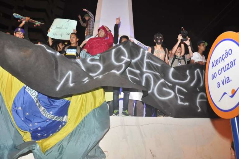 Obelisco foi tomado por manifestantes. (Foto: João Garrigó)