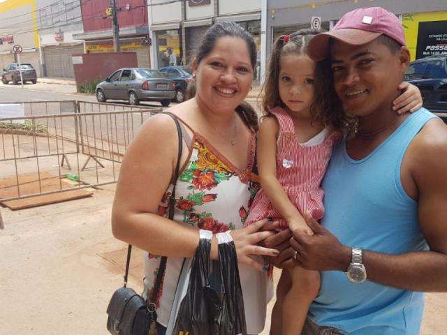 Nem dinheiro e folga de Carnaval levam consumidores &agrave;s compras 