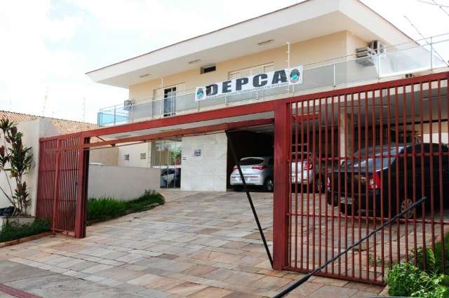 Meninas de 11 e 12 anos e menino de 14 foram v&iacute;timas de vizinhos